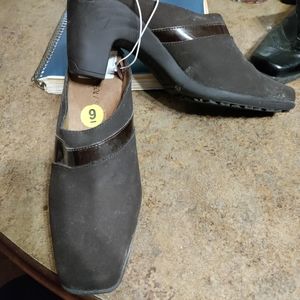 Aerosoles slip on brown suede size 9